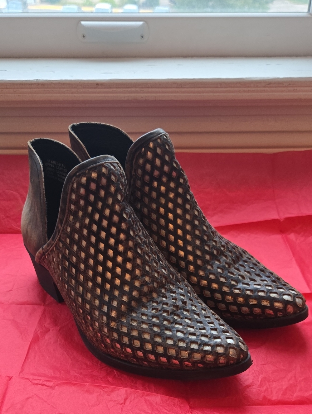 Musse & Cloud True Texan Woven Metallic Brown Ankle Boots